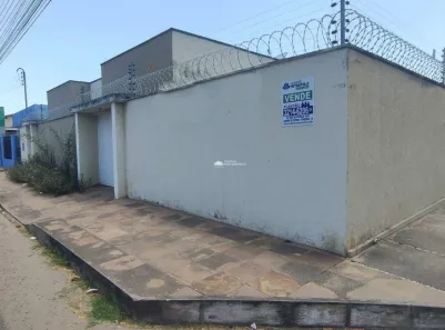 Imóvel Comercial com 4 Quartos à venda, 240m² no Centro, Piripiri
