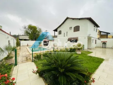 Casa com 3 Quartos para venda ou aluguel, 300m² no Campo Grande, Rio de Janeiro