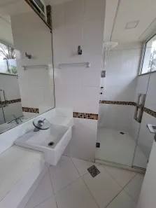 Casa de Condomínio com 5 Quartos para alugar, 370m² no Busca Vida (Abrantes), Camaçari