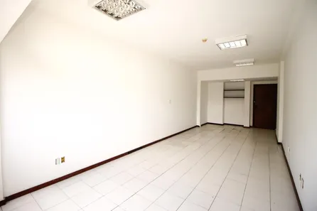 Sala Comercial à venda, 32m² no Parque Bela Vista, Salvador