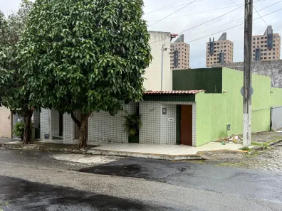 Casa com 3 Quartos para alugar, 165m² no Candelária, Natal
