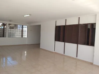 Casa com 3 Quartos à venda, 130m² no Candelária, Natal