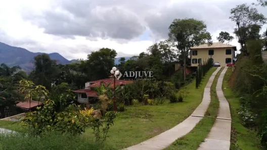 Casa de Condomínio com 4 Quartos para venda ou aluguel, 262m² no Samambaia, Petrópolis