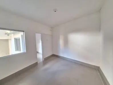 Casa com 2 Quartos para alugar, 40m² no Santa Tereza, Belo Horizonte