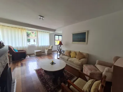 Casa com 3 Quartos para venda ou aluguel, 450m² no Nogueira, Petrópolis