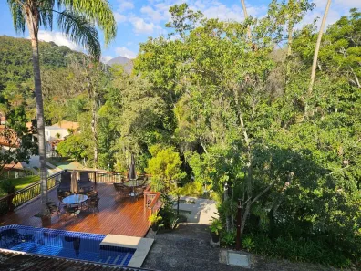 Apartamento com 3 Quartos para alugar, 176m² no Carangola, Petrópolis