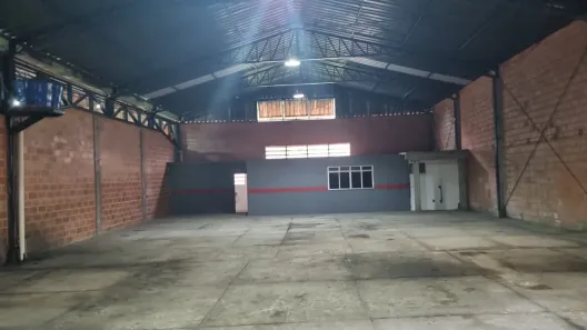 Galpão/Depósito/Armazém para alugar, 500m² no Pedro do Rio, Petrópolis