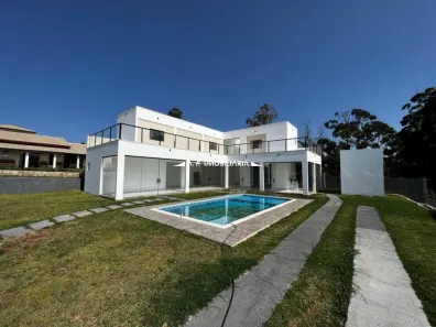 Fazenda/Sítio com 4 Quartos à venda, 1000m² no , Mairinque