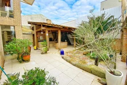 Sobrado com 5 Quartos à venda, 506m² no , Matinhos