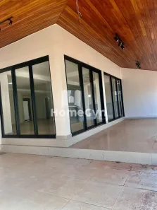 Sobrado com 5 Quartos para alugar, 350m² no Jardins Paris, Goiânia