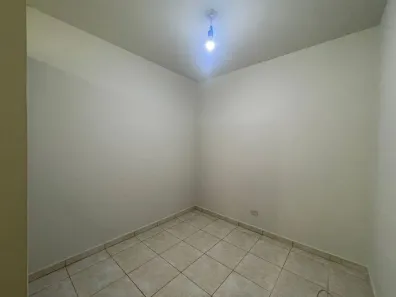 Kitnet para alugar, 35m² no Zona 07, Maringá