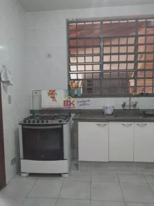 Sobrado com 6 Quartos para alugar, 176m² no Jardim Califórnia, Taubaté