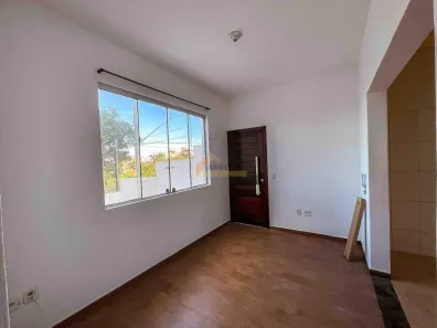 Casa com 3 Quartos para alugar, 95m² no São José, Divinópolis