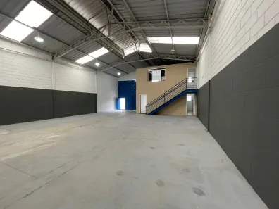 Galpão/Depósito/Armazém para alugar, 305m² no Laranjeiras, Betim