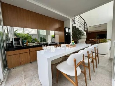 Sobrado com 5 Quartos para alugar, 300m² no Jardins Valência, Goiânia