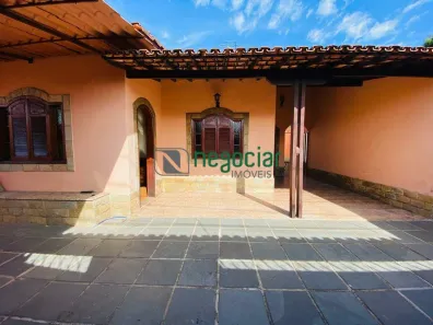 Casa com 3 Quartos para alugar, 200m² no Ingá, Betim