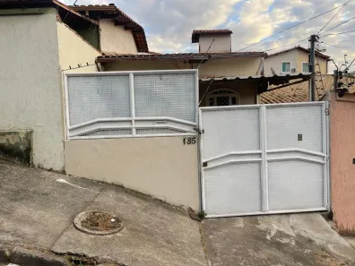 Casa com 2 Quartos para alugar, 120m² no Heliópolis, Belo Horizonte