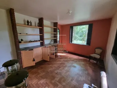 Casa com 7 Quartos para alugar, 275m² no Carangola, Petrópolis