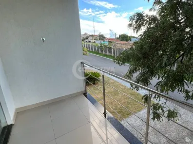 Casa de Condomínio com 3 Quartos para alugar, 400m² no Jardins Madri, Goiânia