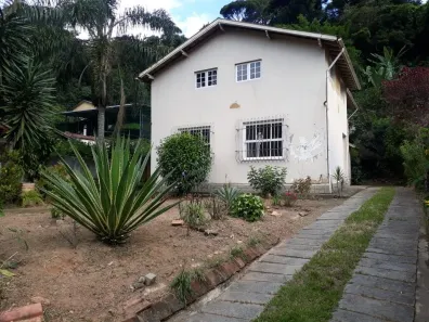 Casa com 5 Quartos para alugar, 100m² no Quarteirão Brasileiro, Petrópolis