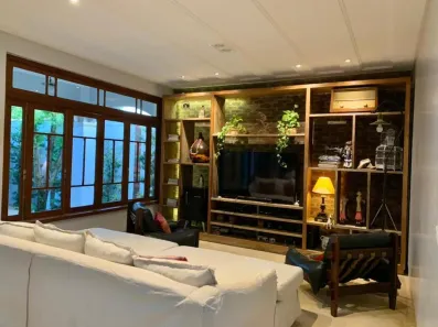 Sobrado com 4 Quartos para venda ou aluguel, 250m² no Centro, Porto Seguro