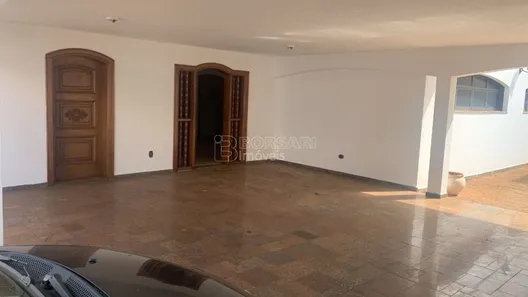 Sobrado com 4 Quartos à venda, 462m² no Centro, Araraquara