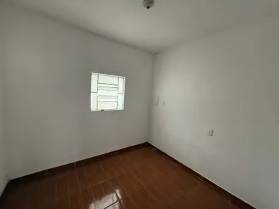 Casa com 2 Quartos para alugar, 65m² no São Marcos, Belo Horizonte