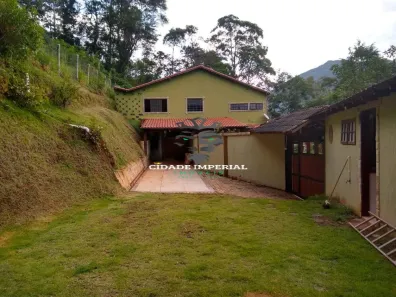 Casa de Condomínio com 3 Quartos para alugar, 120m² no Carangola, Petrópolis