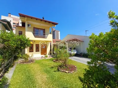 Sobrado com 4 Quartos à venda, 350m² no Centro, Guaíba