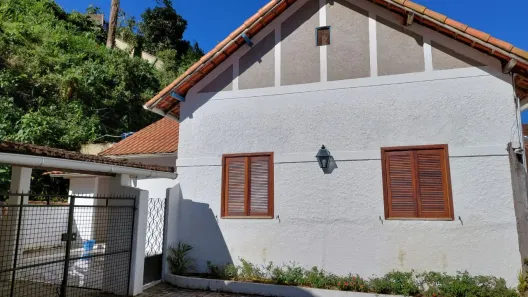 Casa com 2 Quartos para alugar, 60m² no Duchas, Petrópolis