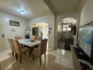 Sobrado com 6 Quartos à venda, 726m² no Alvorada, Manaus