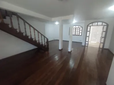 Sobrado com 11 Quartos para alugar, 400m² no Guará I, Brasília