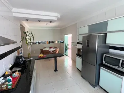 Casa com 3 Quartos para alugar, 180m² no Loteamento Portal do Sol I, Goiânia
