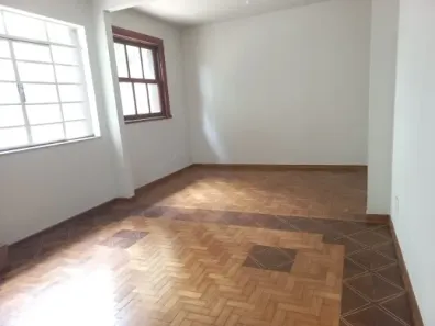 Casa com 2 Quartos para alugar, 185m² no Santo Antônio, Belo Horizonte