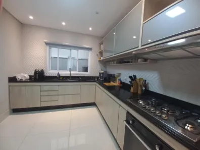 Casa de Condomínio com 3 Quartos para alugar, 160m² no Jardim Astro, Sorocaba