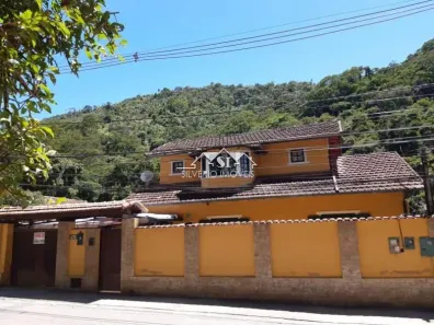 Casa com 4 Quartos para venda ou aluguel, 240m² no Pedro do Rio, Petrópolis