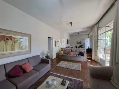 Casa com 4 Quartos para alugar, 241m² no Santo Antônio, Belo Horizonte