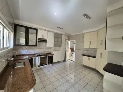 Casa de Condomínio com 4 Quartos para alugar, 380m² no Vila Costa, Taubaté