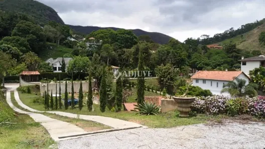 Casa de Condomínio com 4 Quartos para venda ou aluguel, 262m² no Samambaia, Petrópolis