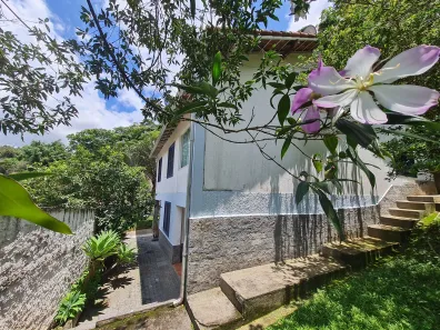 Casa com 3 Quartos para venda ou aluguel, 450m² no Nogueira, Petrópolis