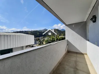 Apartamento com 2 Quartos para alugar, 59m² no Nogueira, Petrópolis