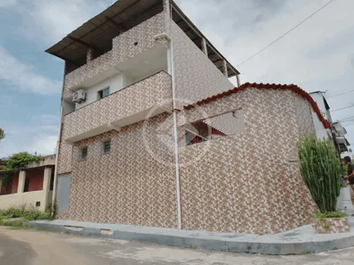 Sobrado com 4 Quartos à venda, 300m² no Centro, Simões Filho
