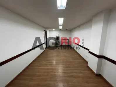 Ponto Comercial para alugar, 100m² no Taquara, Rio de Janeiro