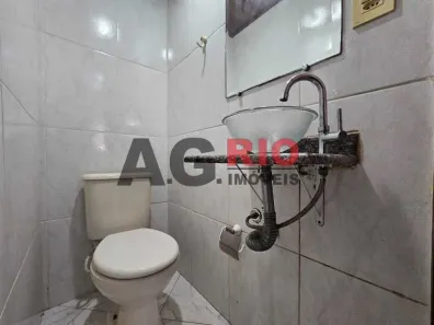 Casa de Condomínio com 2 Quartos para alugar, 93m² no Vila Valqueire, Rio de Janeiro
