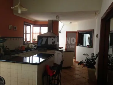 Sobrado com 3 Quartos para alugar, 500m² no Vila Tamoio, Ibaté