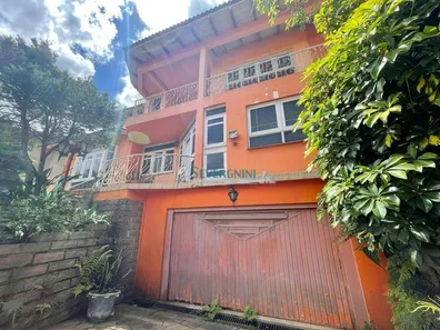 Sobrado com 4 Quartos à venda, 282m² no Jardim do Bosque, Cachoeirinha