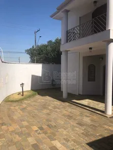 Sobrado com 4 Quartos à venda, 285m² no Vila Yamada, Araraquara