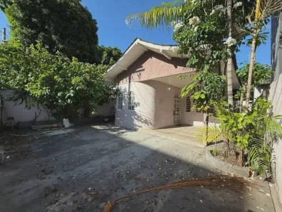Casa com 3 Quartos para alugar, 300m² no Nossa Senhora das Graças, Manaus