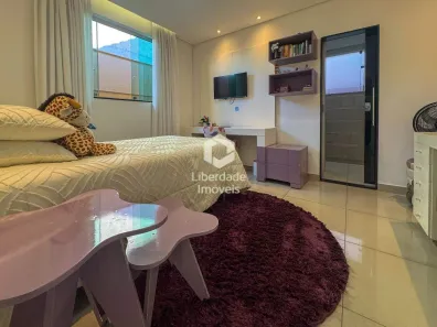Casa com 3 Quartos à venda, 250m² no Caiçara-Adelaide, Belo Horizonte