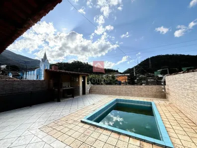 Casa com 3 Quartos para alugar, 200m² no Carangola, Petrópolis